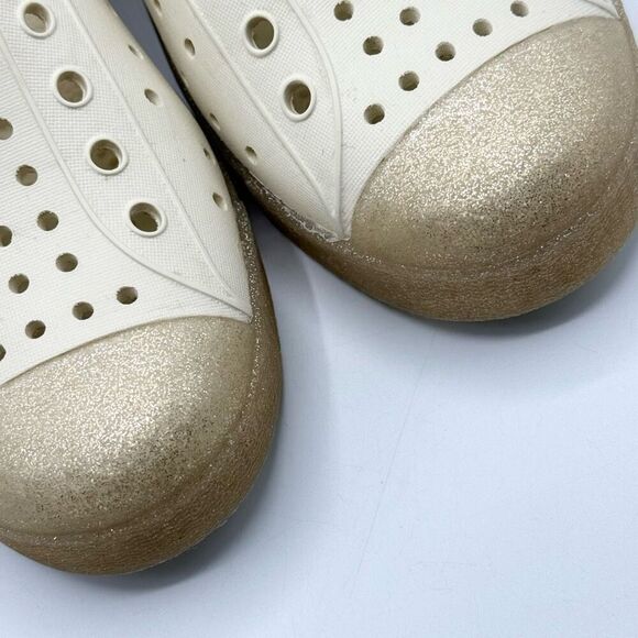 Native Jefferson Beige Gold Slip On Water Safe Shoes - Kids US J3 - Picture 2 of 10